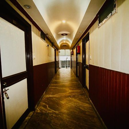 Sattva Cafe And Motel Рішикеш Екстер'єр фото