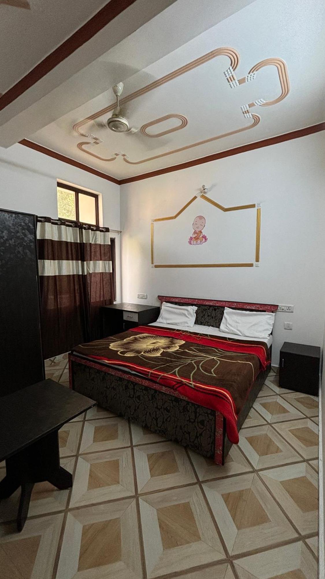 Sattva Cafe And Motel Рішикеш Екстер'єр фото