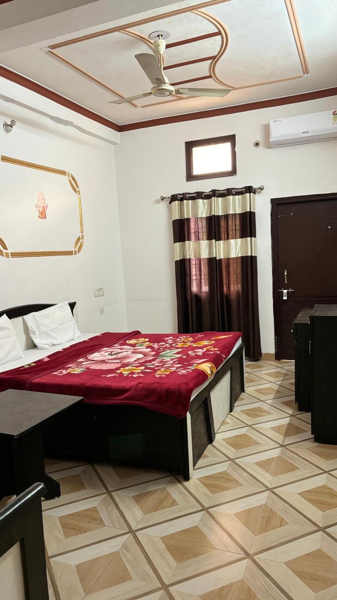 Sattva Cafe And Motel Рішикеш Екстер'єр фото
