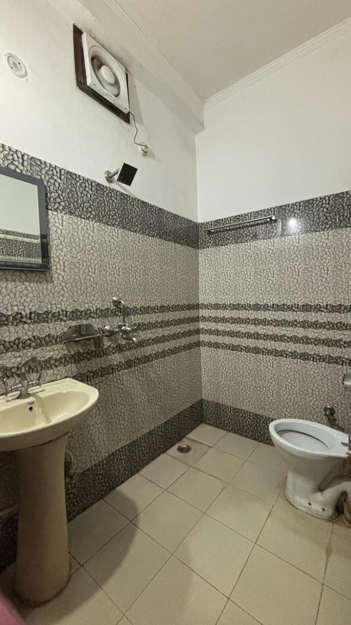 Sattva Cafe And Motel Рішикеш Екстер'єр фото