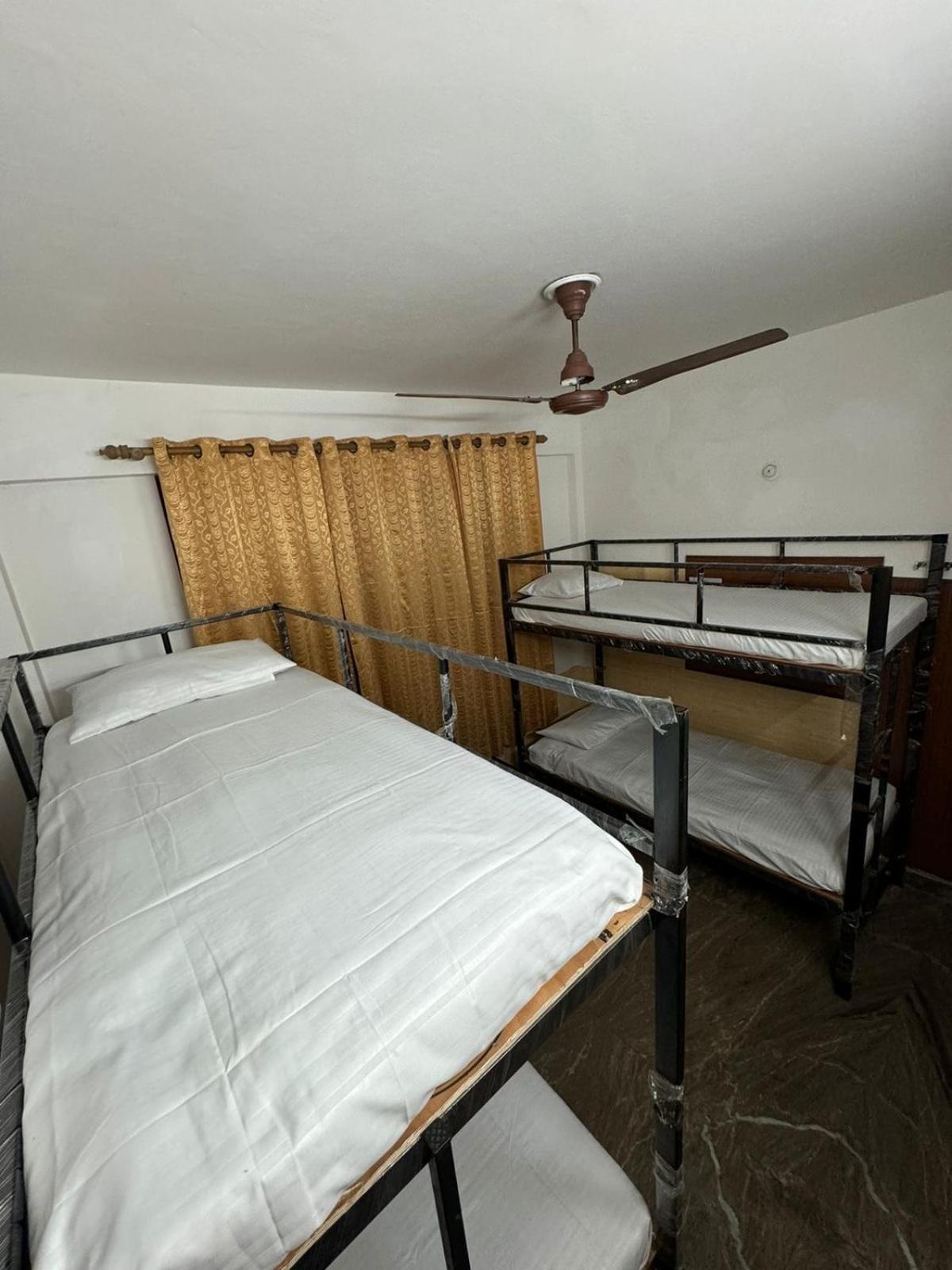 Sattva Cafe And Motel Рішикеш Екстер'єр фото